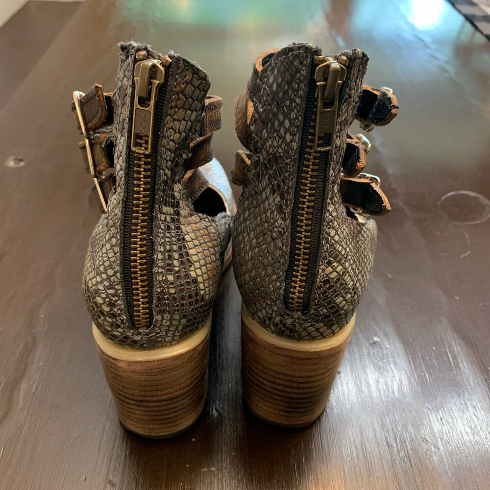 Women’s Freebird Randi Shoes Grey Snakeskin Size 8 EUC! - Picture 4 of 8